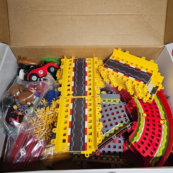 K'nex Mario Kart Wii Mario Circuit Ultimate Building Set Incomplete - Picture 2 of 7